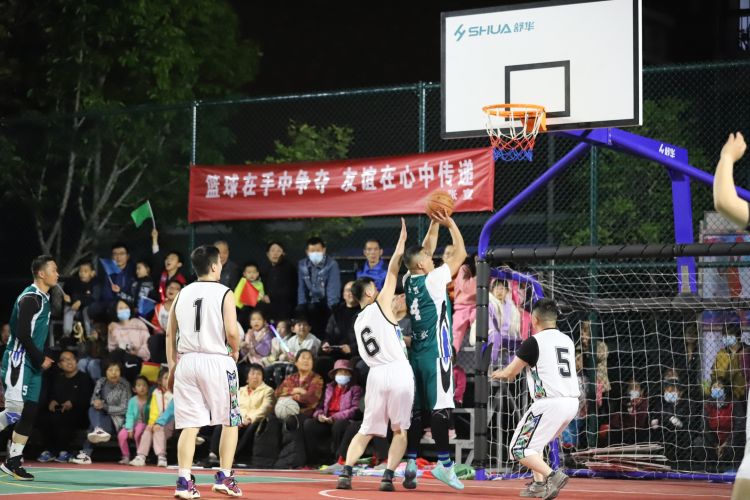 乎是中场的