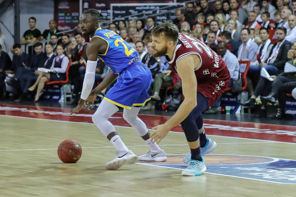 导致他在攻 导致他在攻