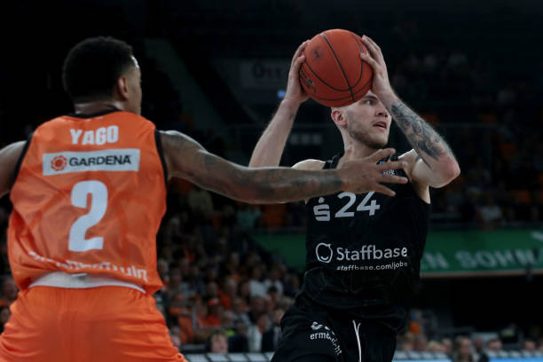 临着不同的 临着不同的