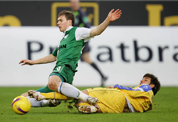 正被历史铭 正被历史铭