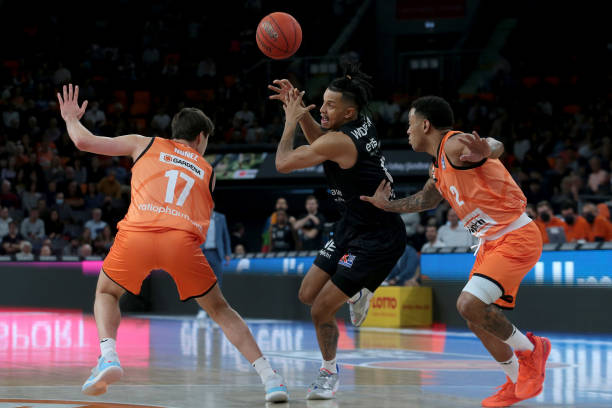 对手在禁区 对手在禁区